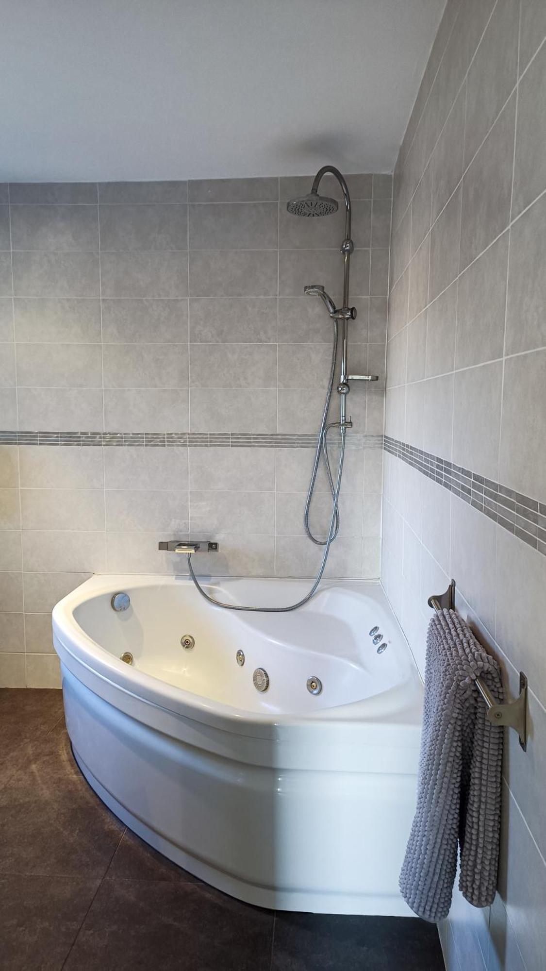 U Casone, B&W Modern Apartment, Spa, Wifi, Air-Conditioning, Free Parking, Decreasing Prices Aghione Exterior foto